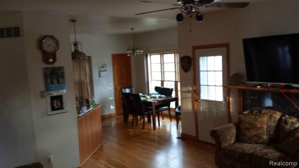 2622 Oakcrest Road Sterling Heights, MI 48310 - Photo 9 of 18 20140415_192053.jpg