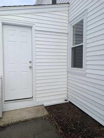 $1,800 | 86 Main Street, Unit A, East Windsor, CT 06016