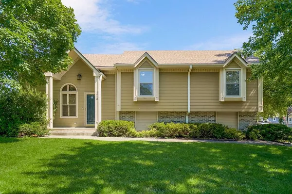 $345,000 | 1840 Southeast 7th Street, Lee's Summit, MO 64063