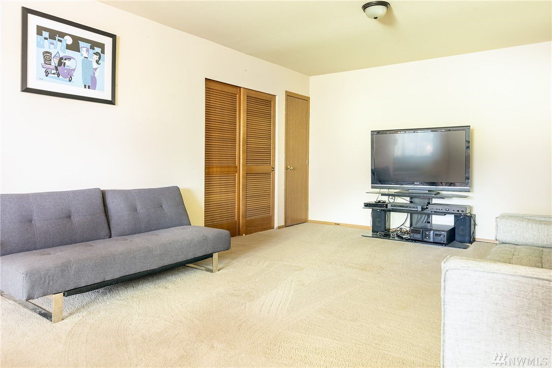 5126 South Garden Loop Road, Unit 11 Seattle, WA 98118 - Photo 14 of 23
