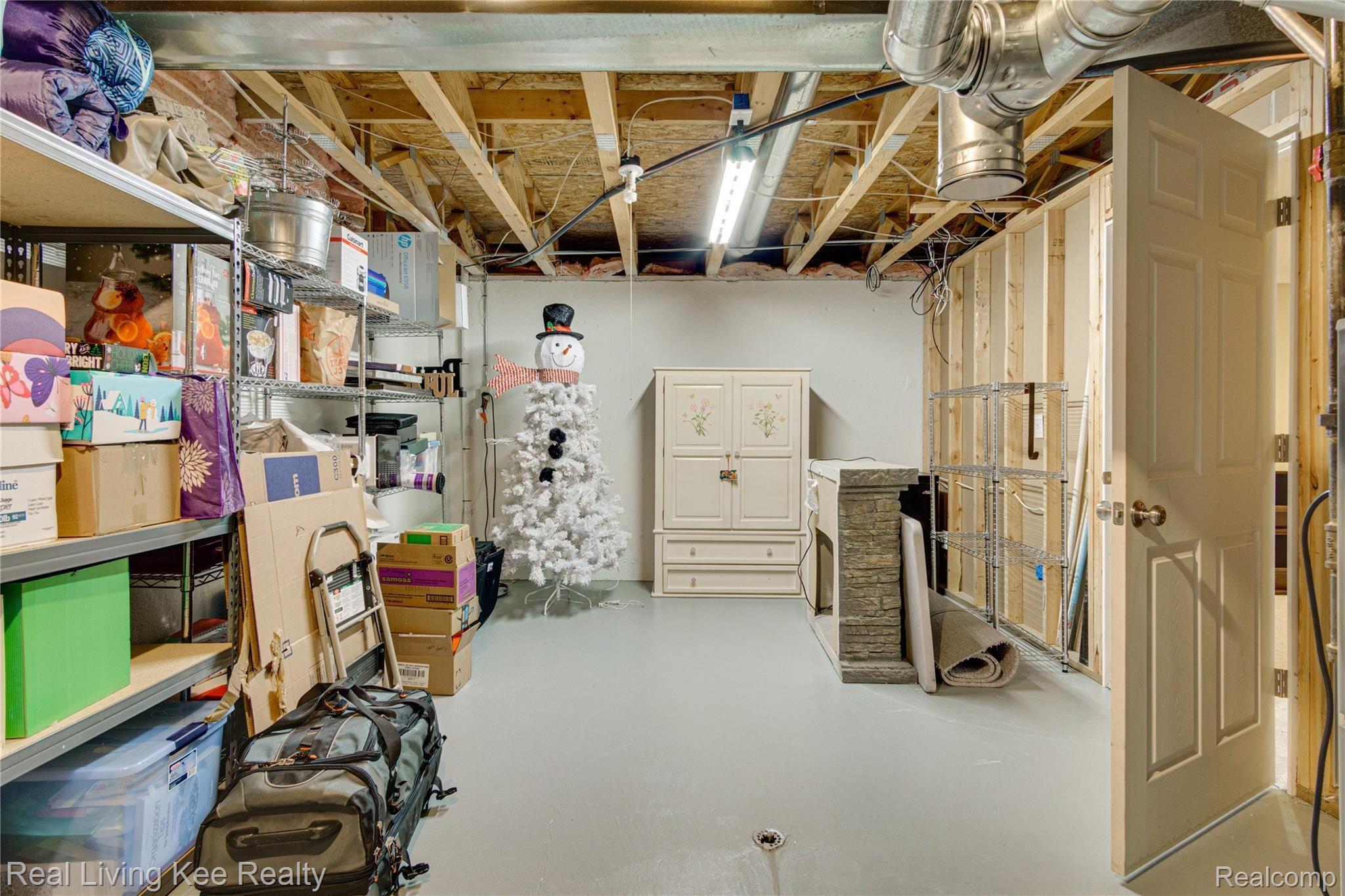 4792 Carrington Drive Rochester, MI 48306 - Photo 56 of 56 Interiors (48 of 48).jpg