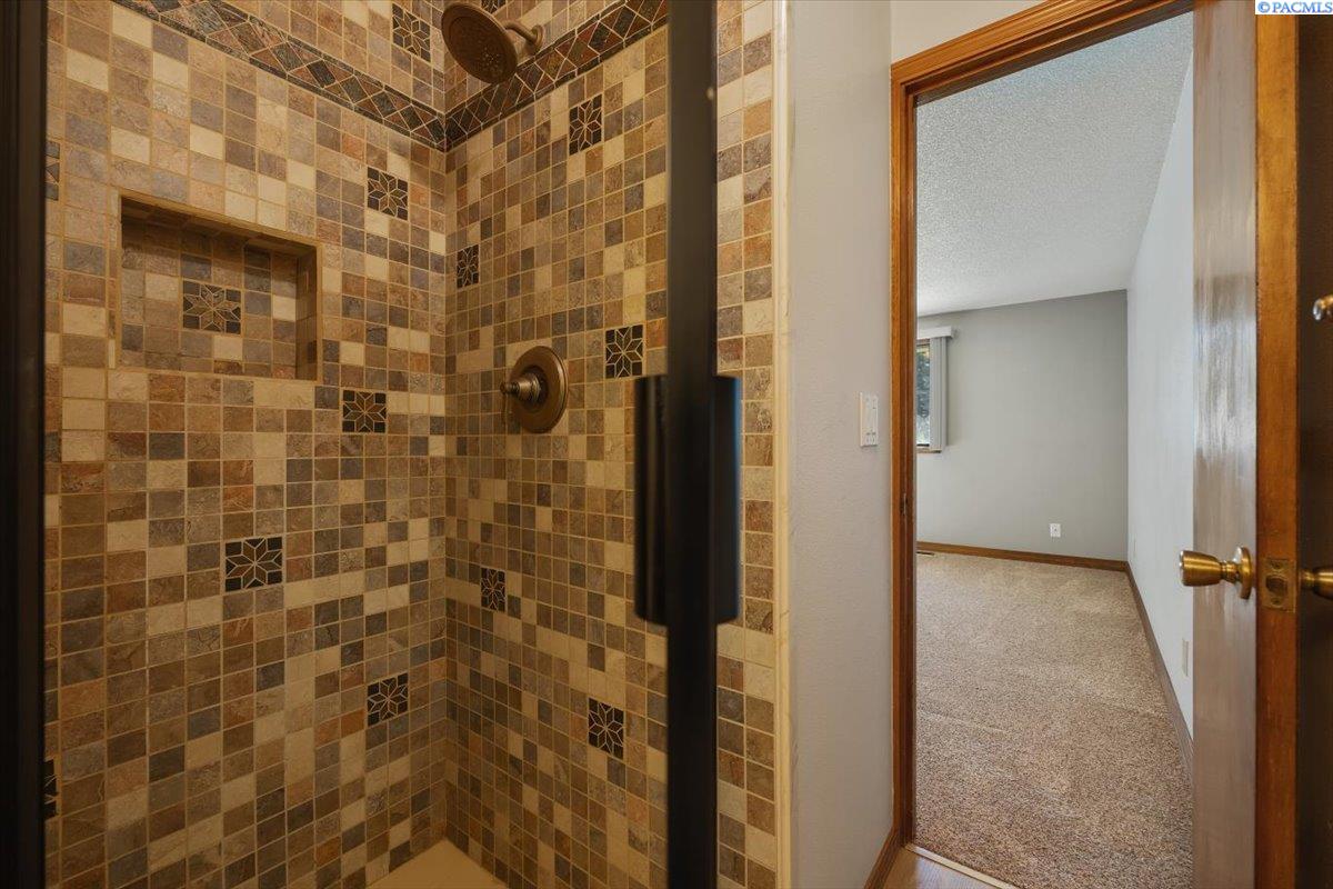 4904 South Toro Road Kennewick, WA 99338 - Photo 17 of 35 Gallery Image 17