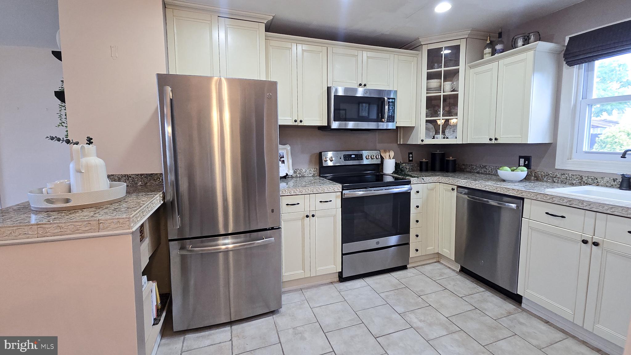 1704 Earhart Road Baltimore, MD 21221 - Photo 7 of 27
