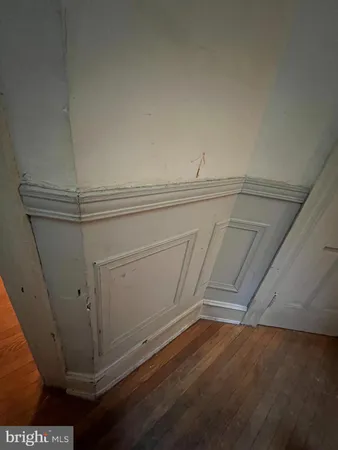 a view of walk in entryway