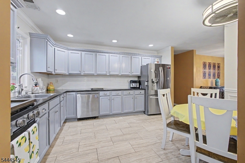 453 Huntington Road Union, NJ 07083 - Photo 8 of 28