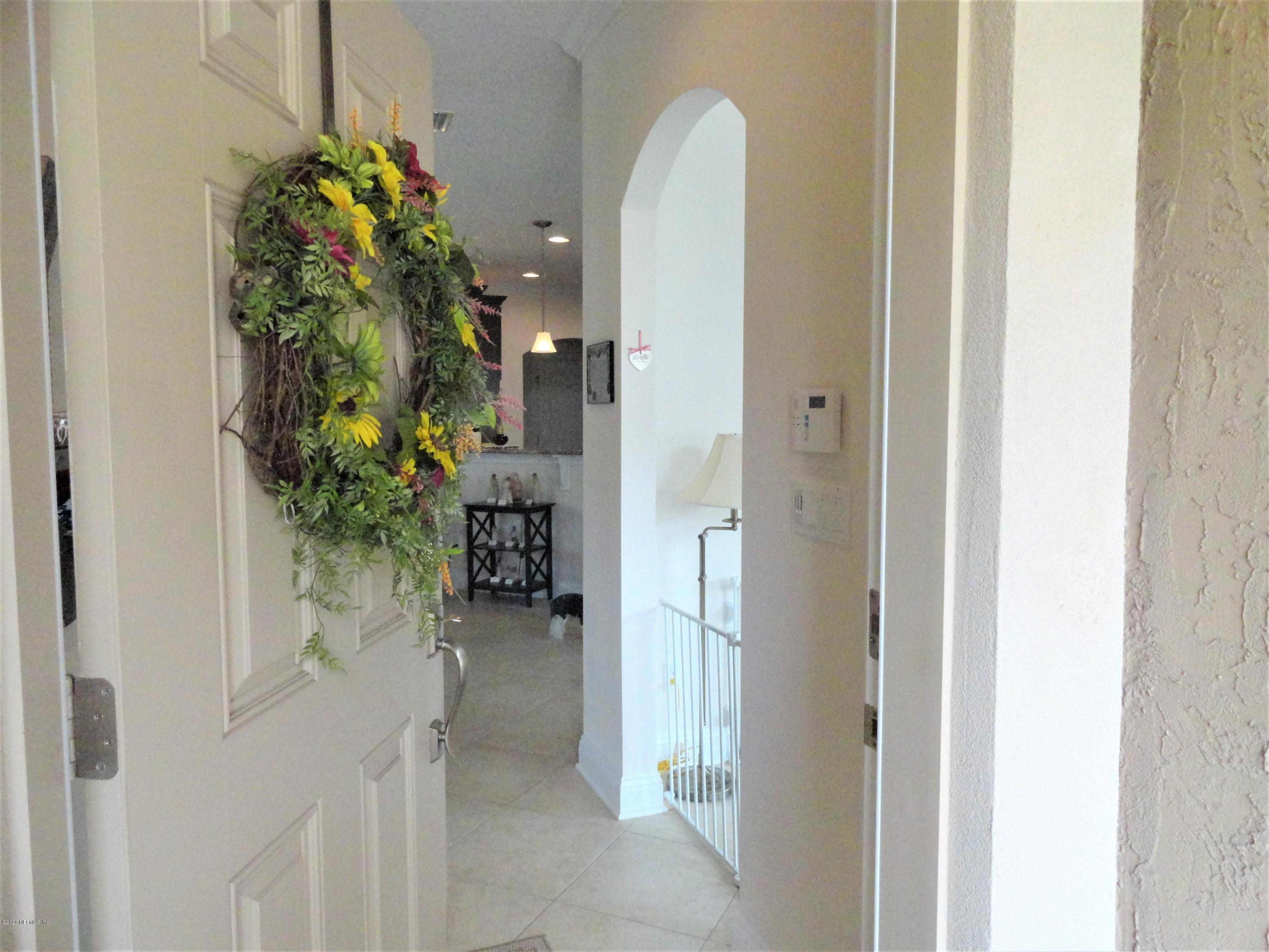 33 Utina Way St. Augustine, FL 32084 - Photo 5 of 30 a hallway with painting and a plant