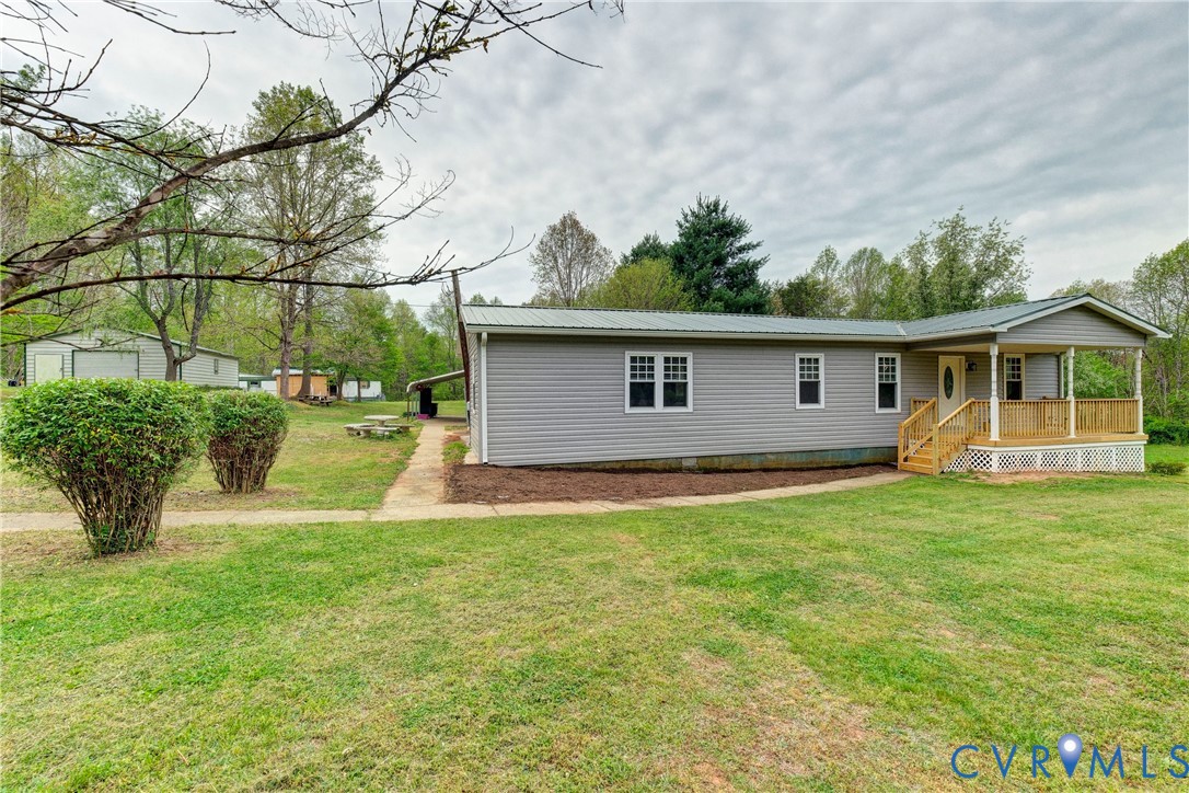 343 Liberty Road New Canton, VA 23123 - Photo 4 of 51