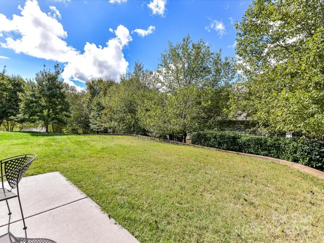 a view of a yard with an trees