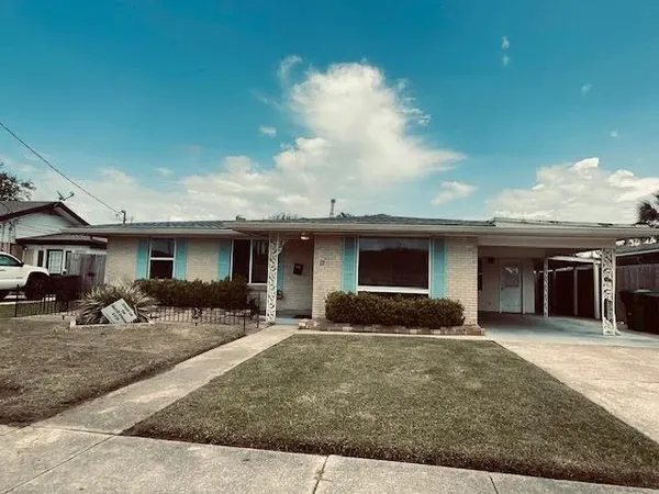 $210,000 | 12 Gretna Boulevard, Gretna, LA 70053