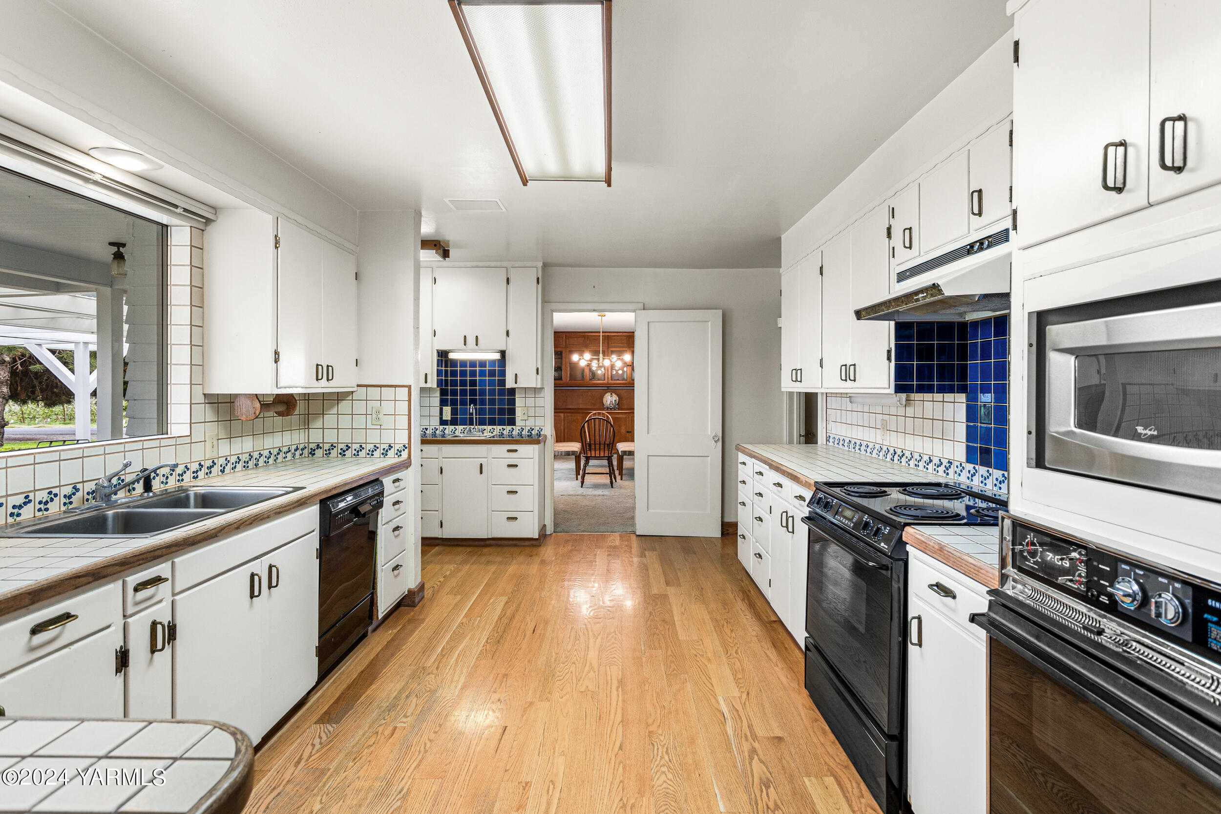 3611 Kays Road Wapato, WA 98951 - Photo 10 of 38 a large kitchen with stainless steel appliances granite countertop a lot of counter space and wooden floors