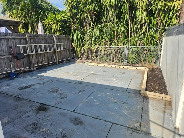 $1,500 | 3689 Northwest 14th Street, Unit B, Miami, FL 33125