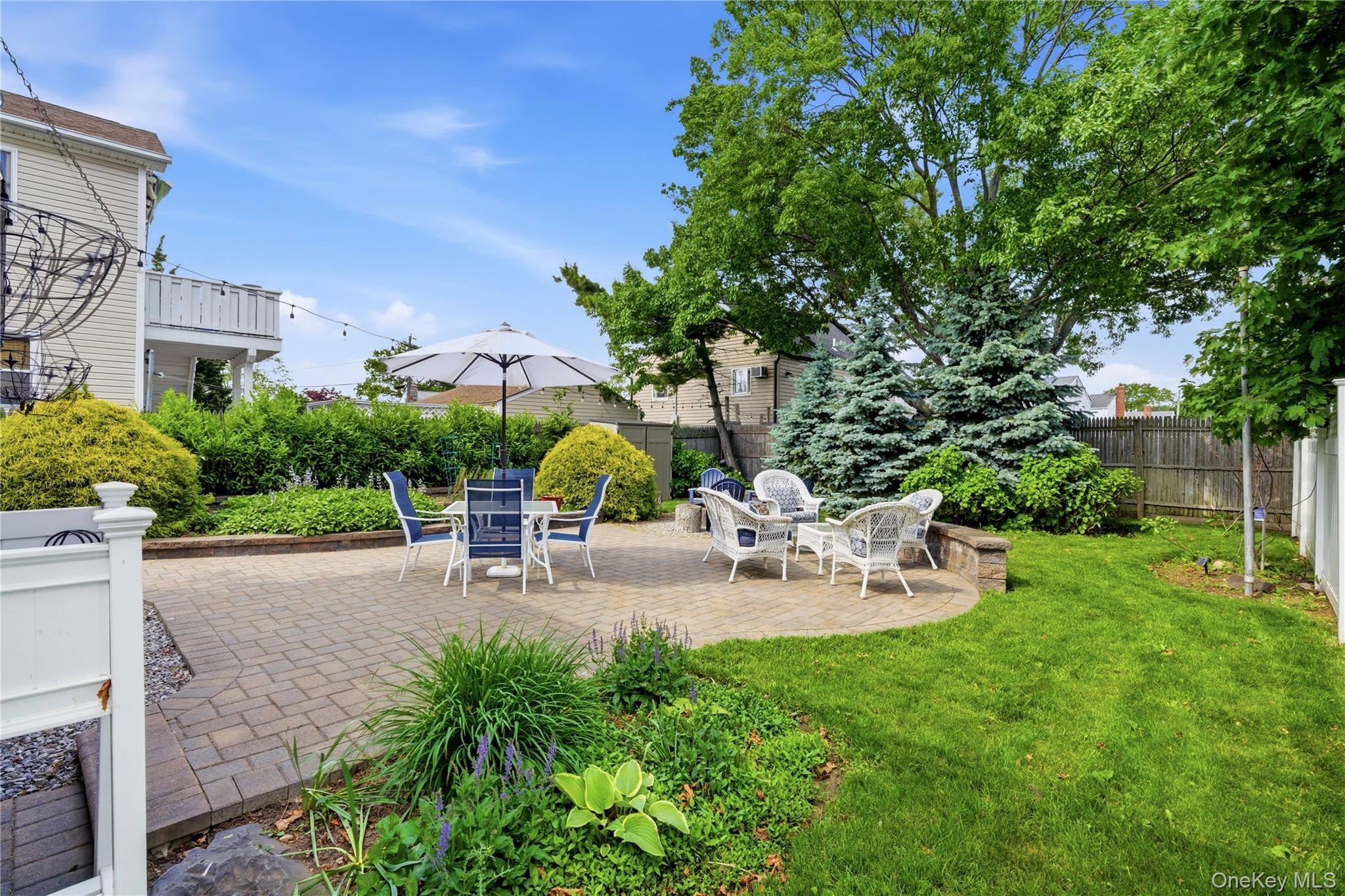 107 East Shore Road Lindenhurst, NY 11757 - Photo 5 of 36