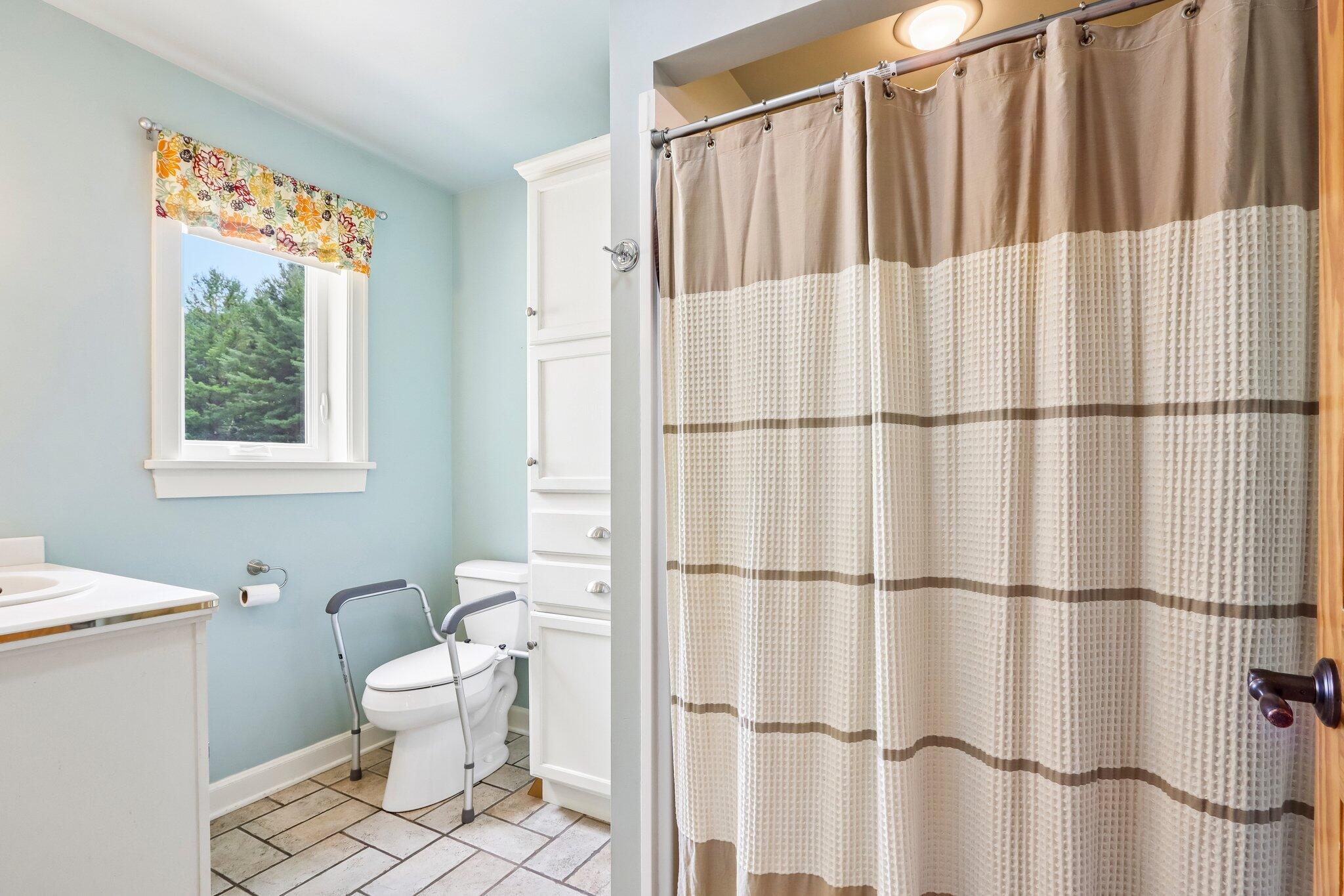 S17-w32648 Mickle Road Dousman, WI 53118 - Photo 20 of 40 Main Level Full Bath