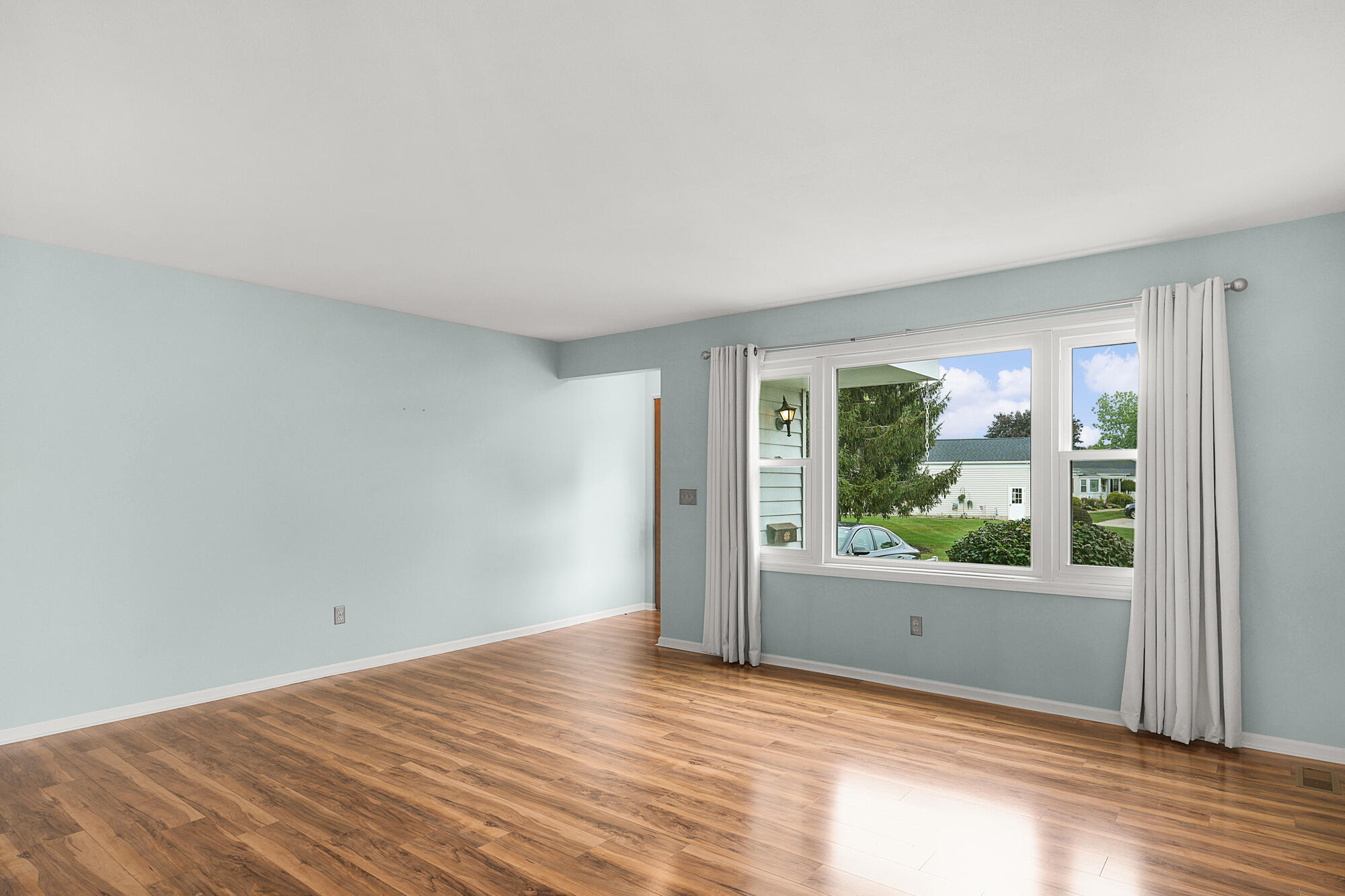 1050 Village Lane Jenison, MI 49428 - Photo 8 of 31 DSC06466