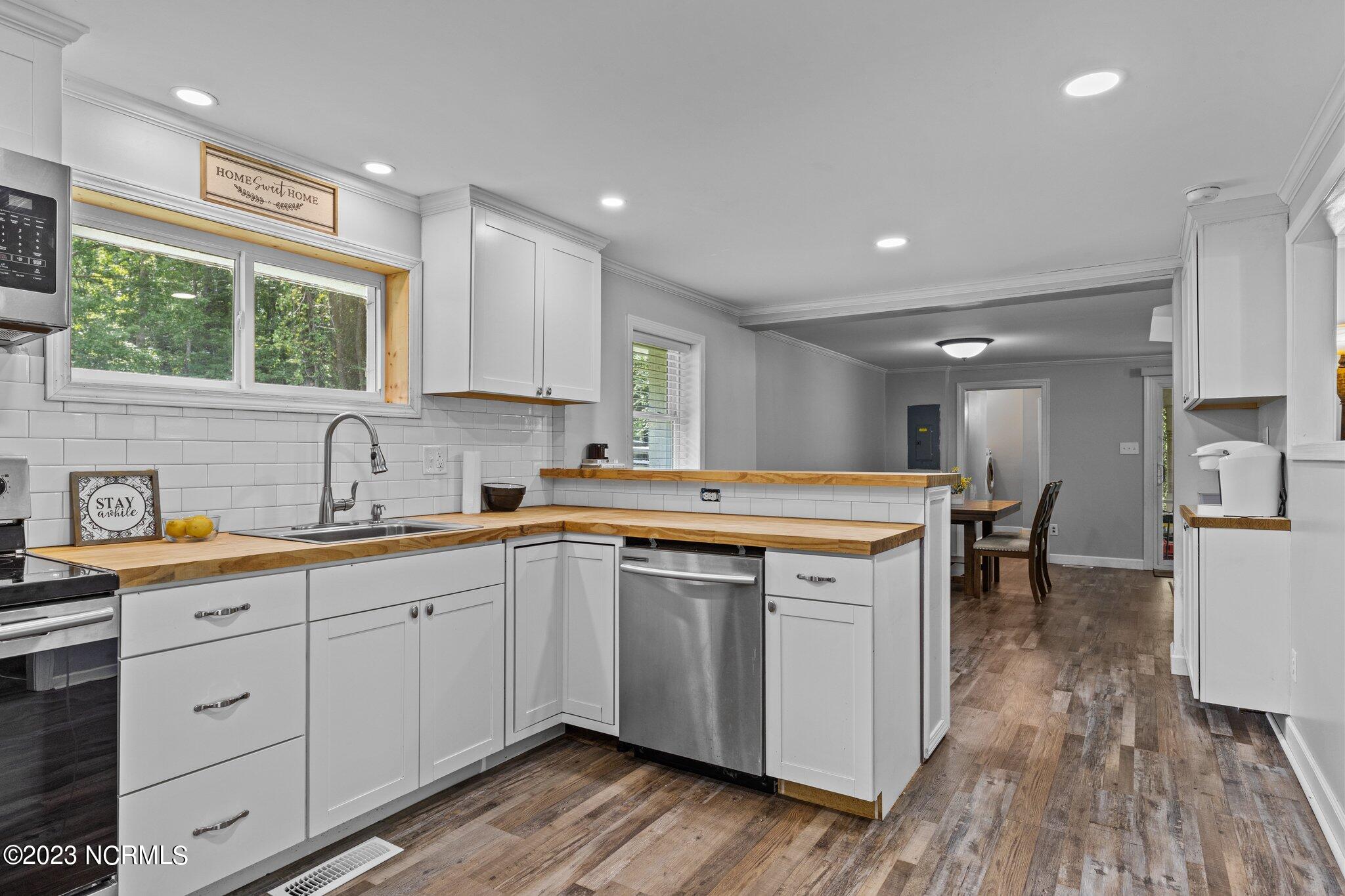 420 Pine Cliff Road Havelock, NC 28532 - Photo 12 of 39 Kitchen