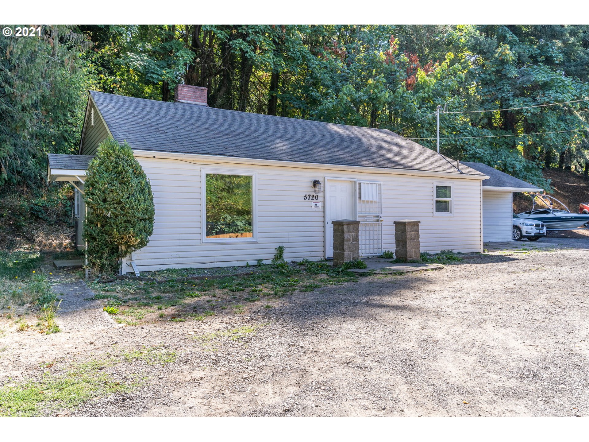 a view of a house with a yard