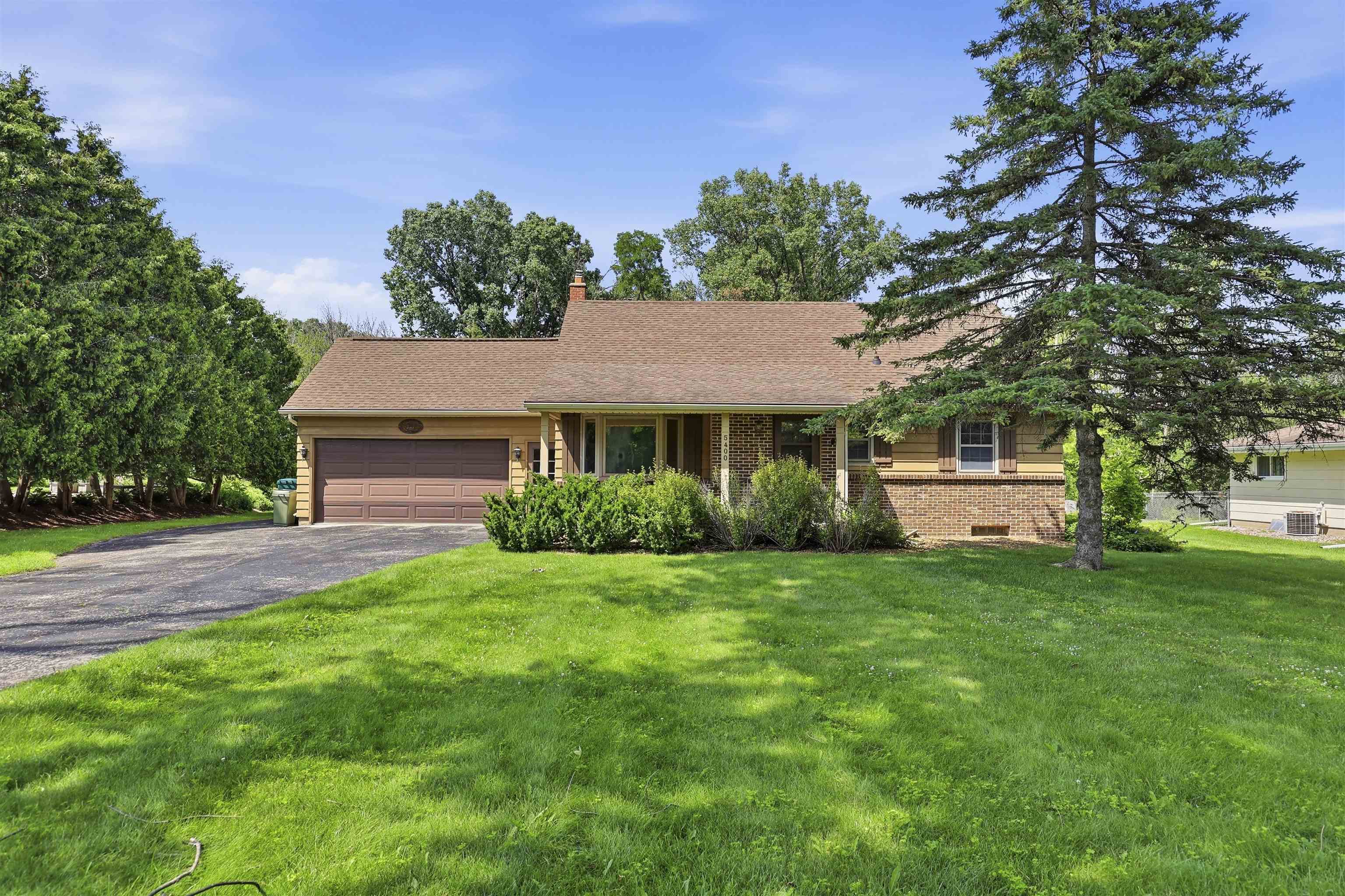 5400 Long Court Appleton, WI 54914 - Photo 2 of 38