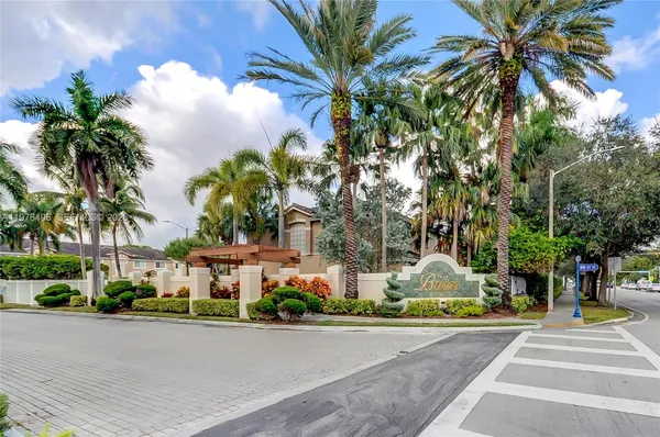 $465,000 | 5737 Northwest 114th Path, Unit 113, Doral, FL 33178