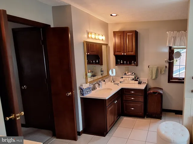 a view of entryway and hall