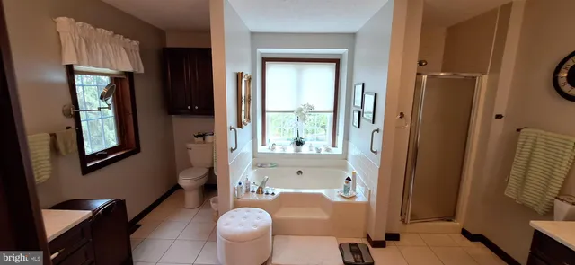 a view of entryway with a front door