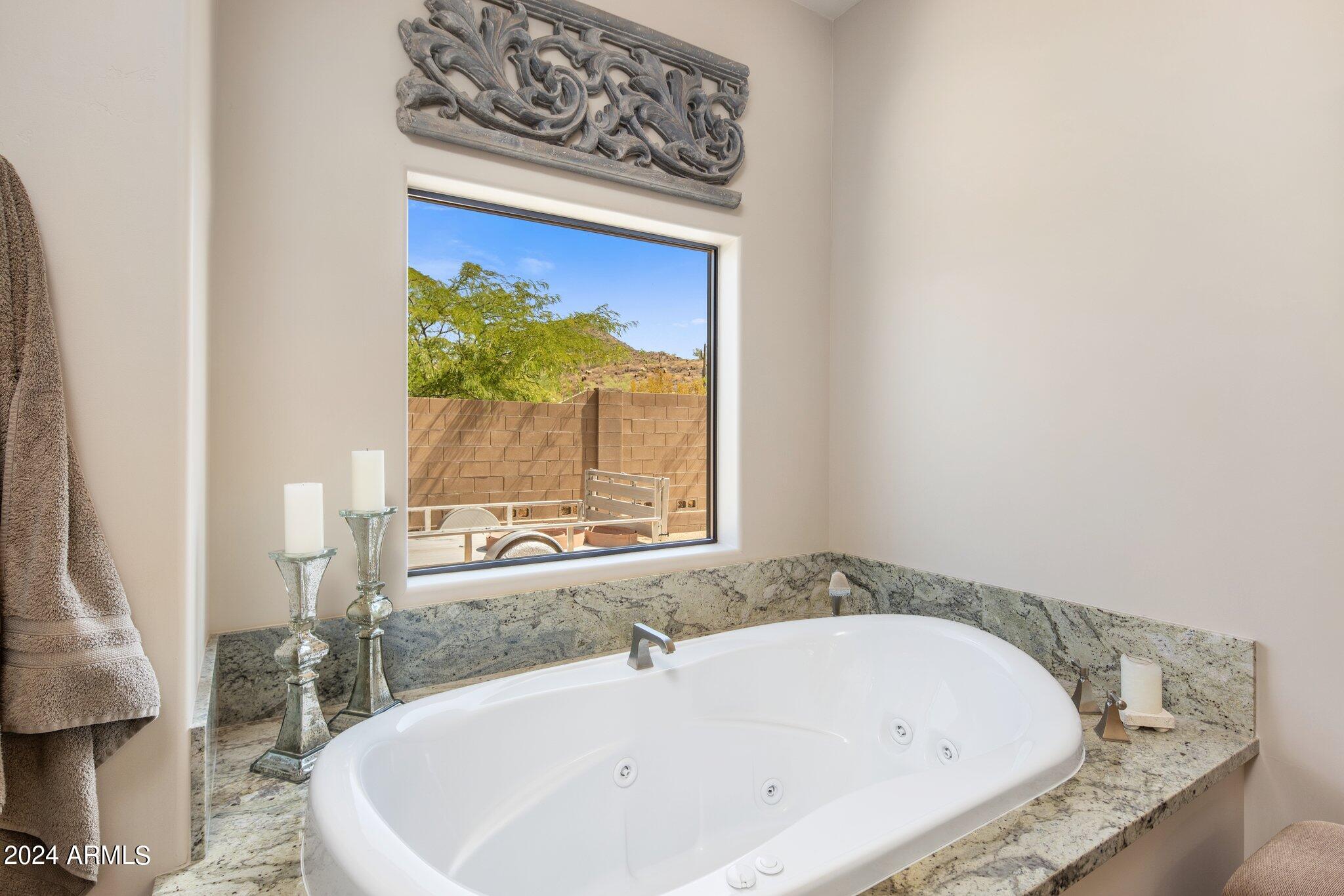 323 West Quartz Rock Road Phoenix, AZ 85085 - Photo 16 of 40 Jetted Tub