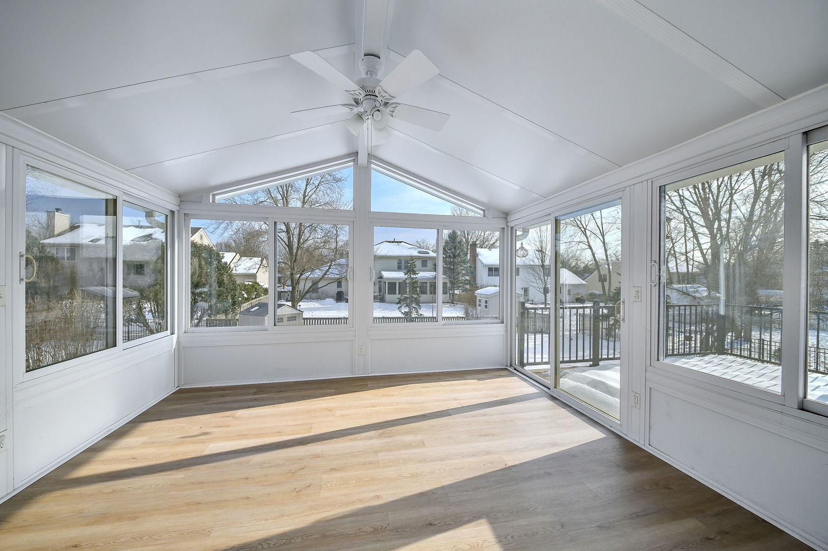 389 Colonial Circle Geneva, IL 60134 - Photo 10 of 25 a view of an empty room with a window
