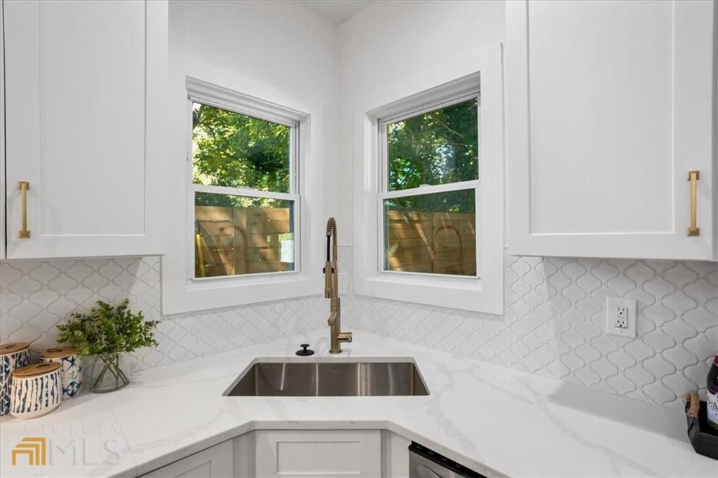 987 Fair Street Southwest Atlanta, GA 30314 - Photo 3 of 38