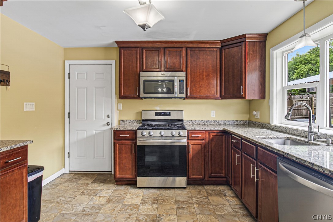 37 Taber Road New Hartford, NY 13413 - Photo 10 of 36