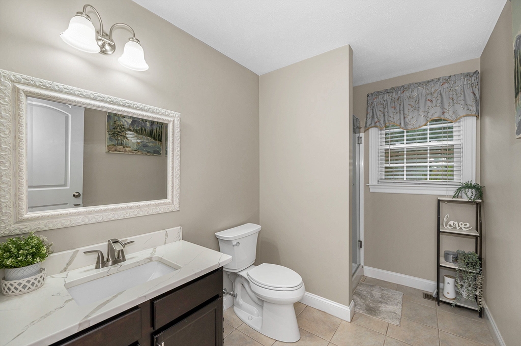 61 Saddle Road Dracut, MA 01826 - Photo 14 of 40