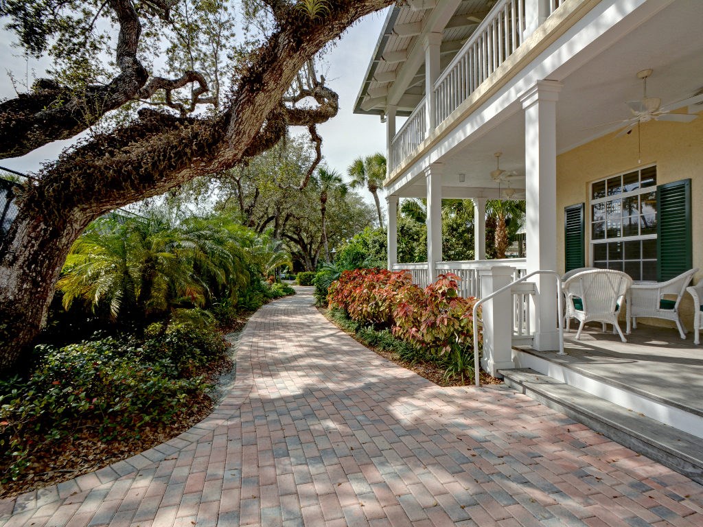 8705 Palm Tree Lane Vero Beach, FL 32963 - Photo 25 of 31 a view of a chair and tables in the patio