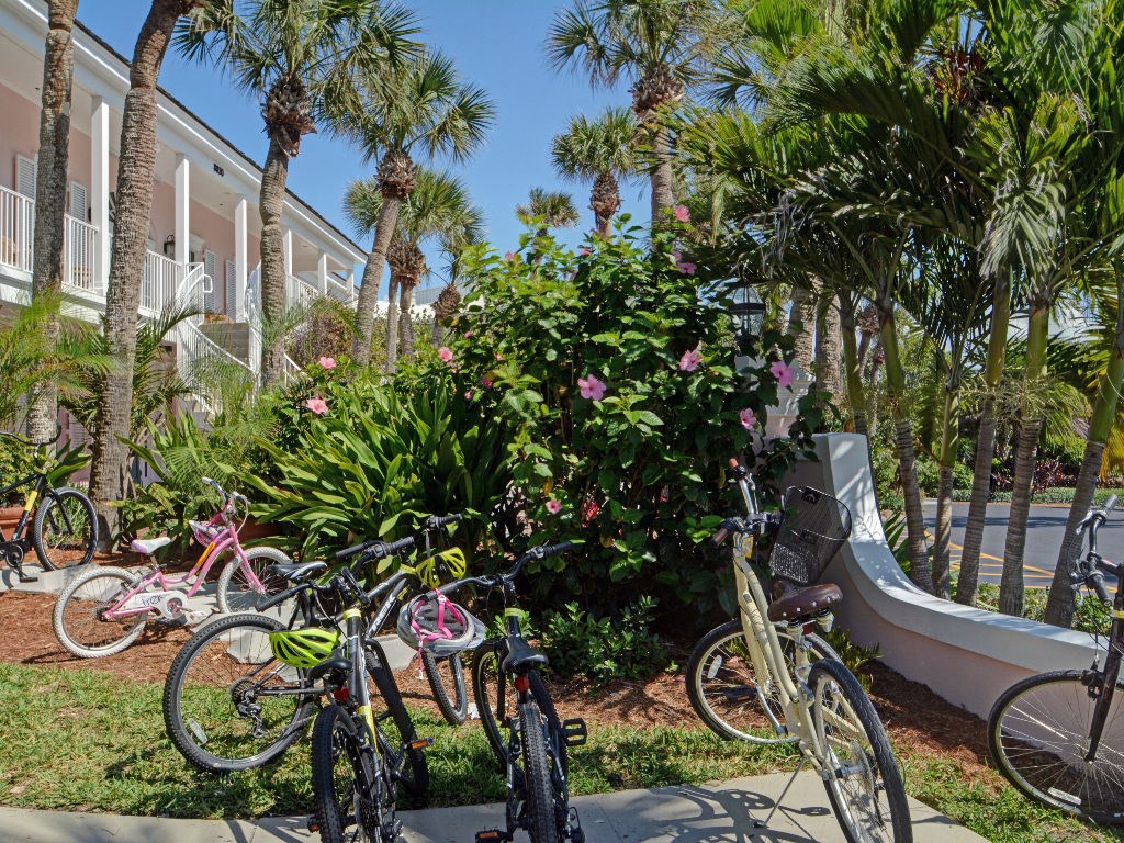 8705 Palm Tree Lane Vero Beach, FL 32963 - Photo 31 of 31 a backyard of a house with table and chairs