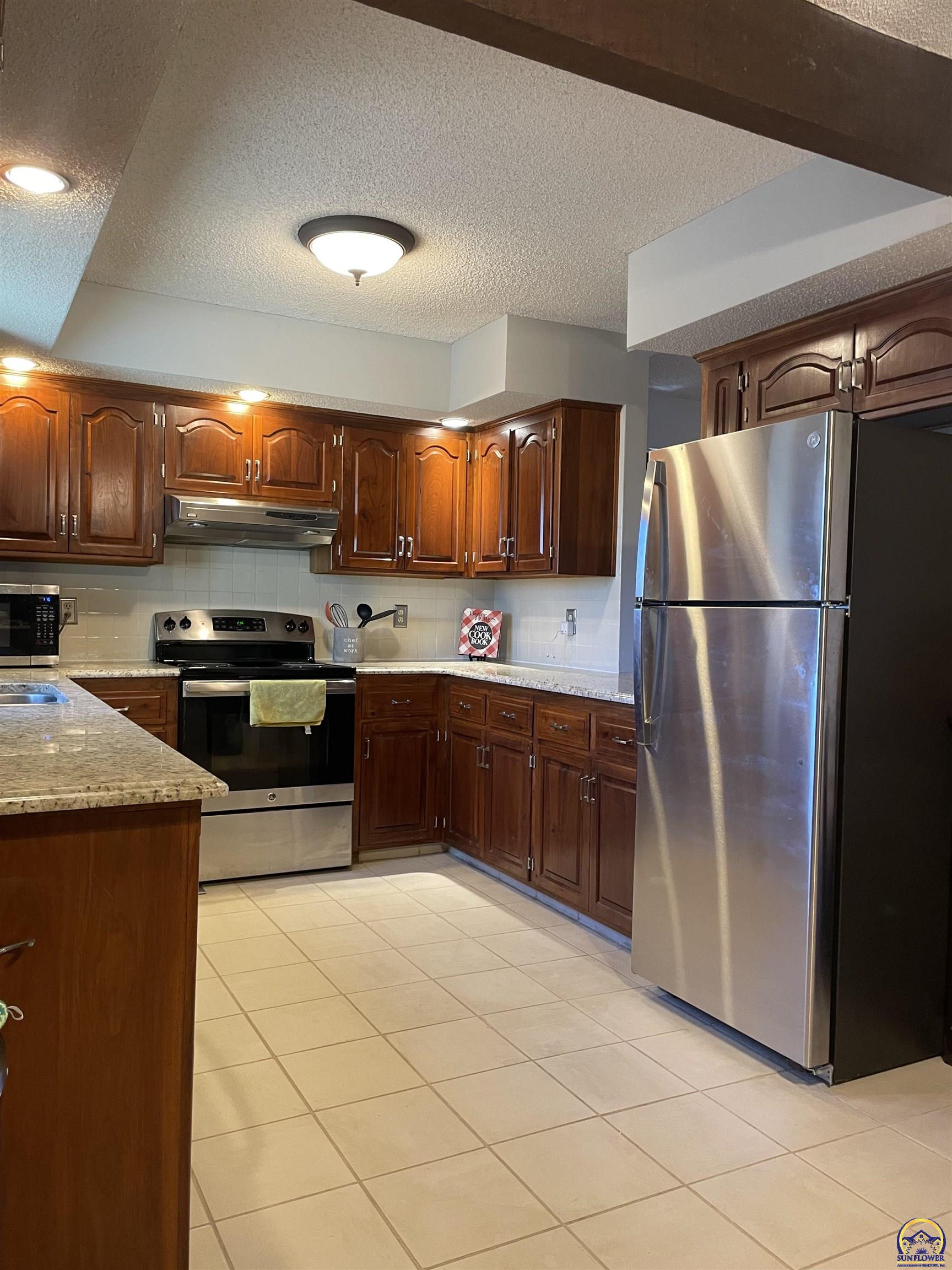 3800 Southwest Nottingham Road Topeka, KS 66610 - Photo 9 of 41