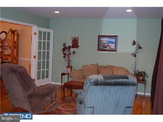 36 Long Acre Drive Cream Ridge, NJ 08514 - Photo 5 of 12 Living Room