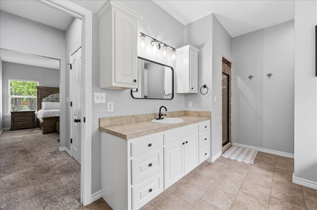 112 Mylea Lane Weatherford, TX 76087 - Photo 14 of 35