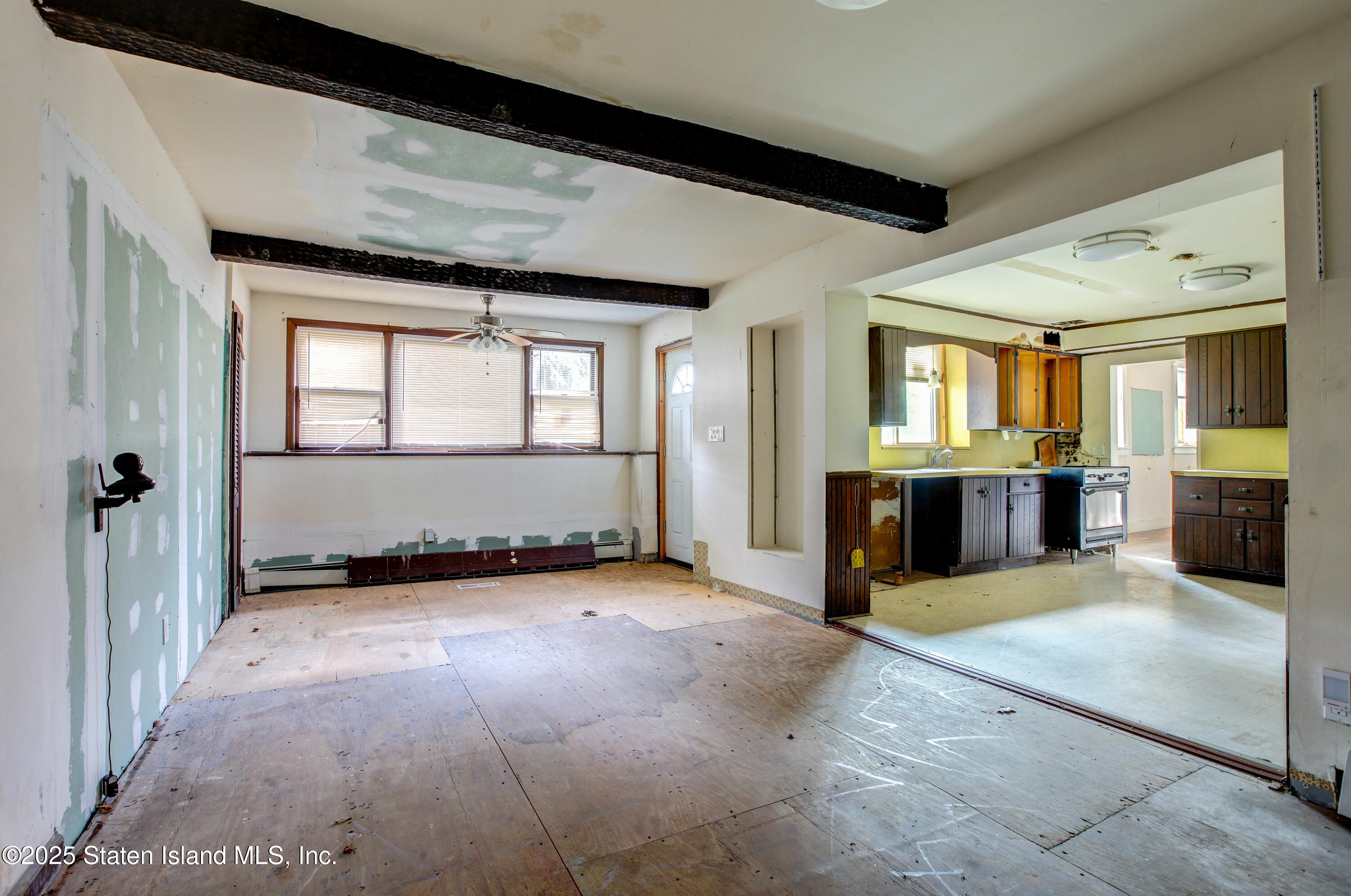 83 Mountainside Road Staten Island, NY 10304 - Photo 14 of 29 83 Mountainside Rd, Staten Island06