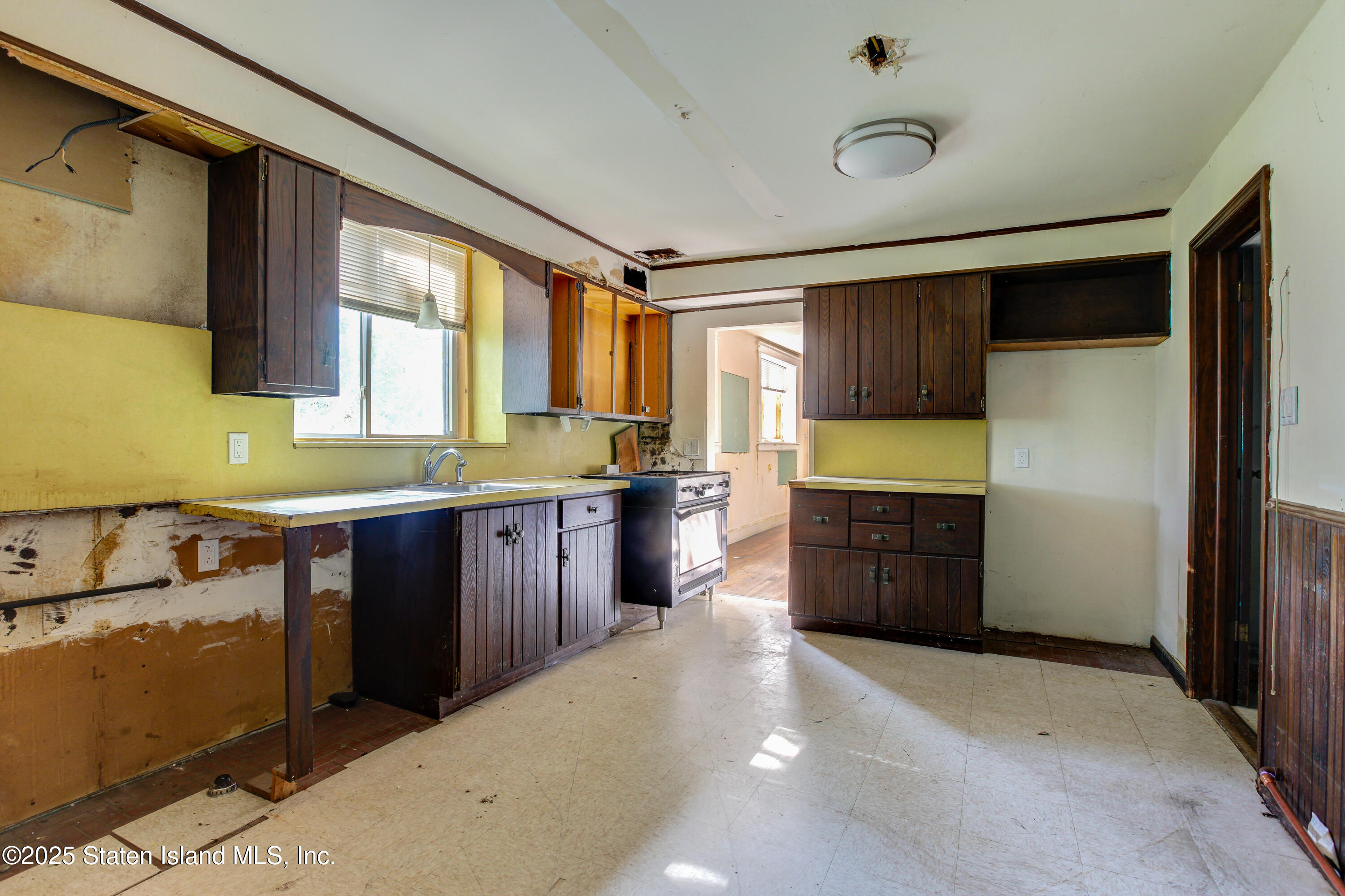 83 Mountainside Road Staten Island, NY 10304 - Photo 15 of 29 83 Mountainside Rd, Staten Island07