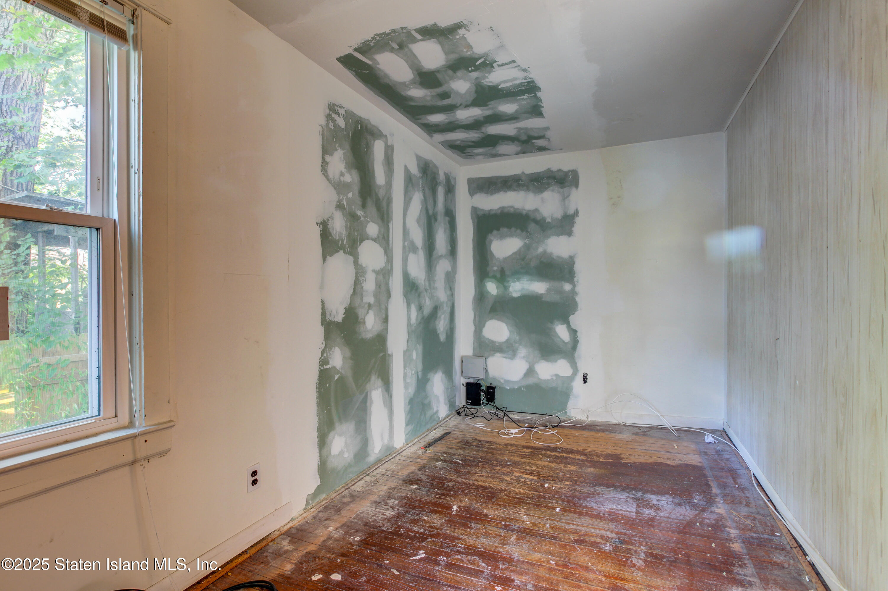 83 Mountainside Road Staten Island, NY 10304 - Photo 20 of 29 83 Mountainside Rd, Staten Island12