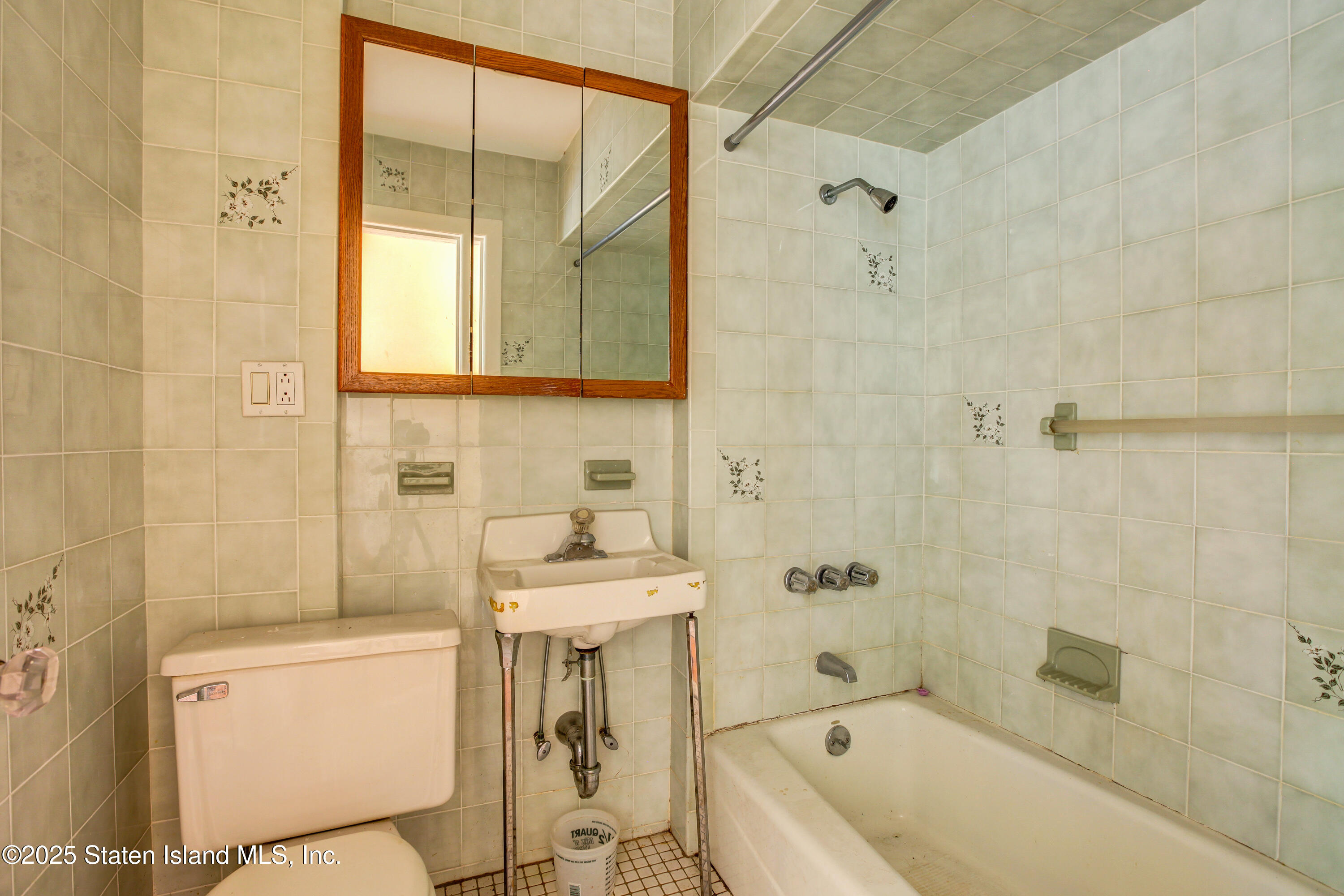 83 Mountainside Road Staten Island, NY 10304 - Photo 27 of 29 83 Mountainside Rd, Staten Island19