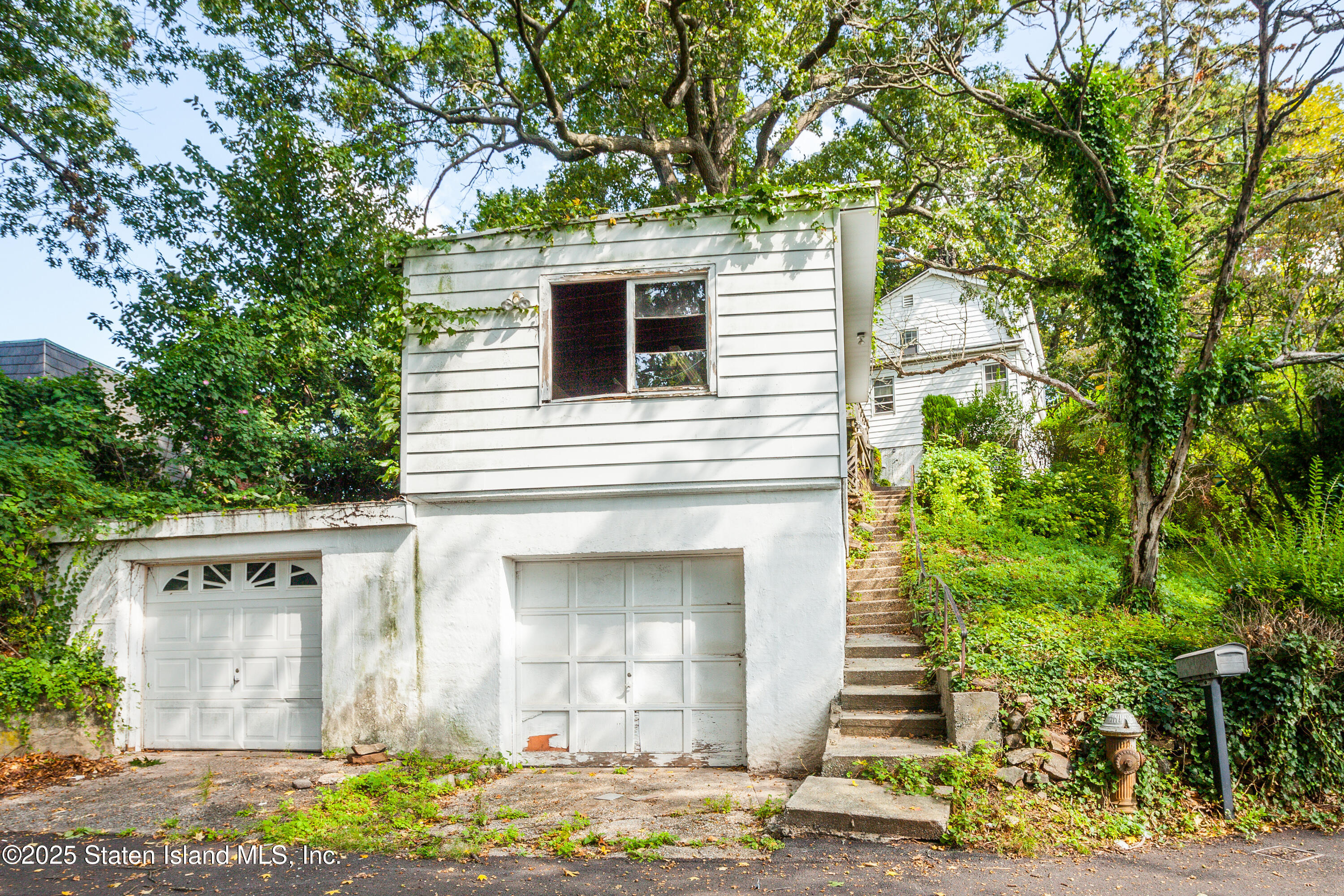 83 Mountainside Road Staten Island, NY 10304 - Photo 10 of 29 83 Mountainside Rd, Staten Island02