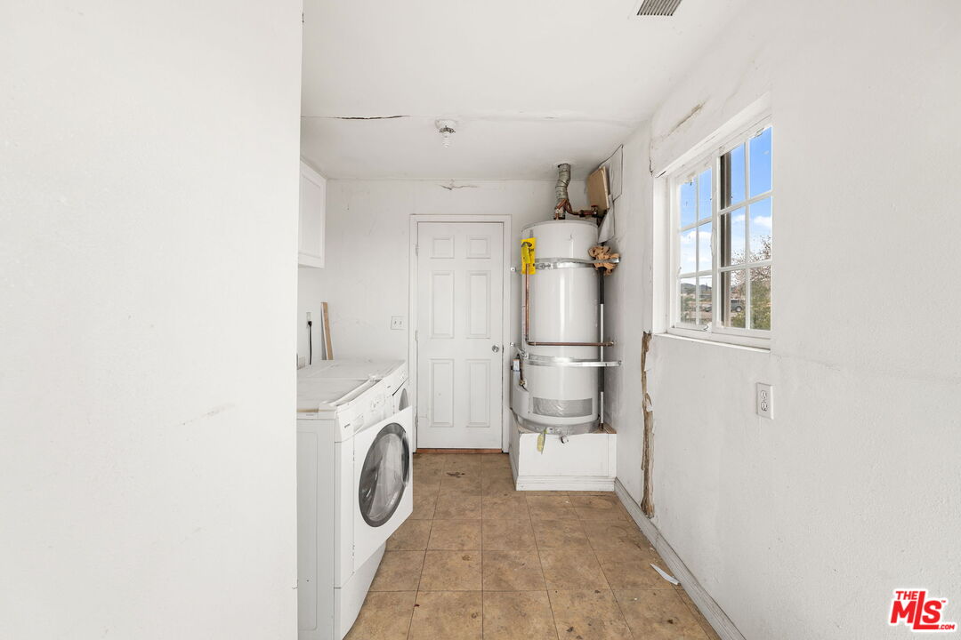 6906 Phelan Road Phelan, CA 92371 - Photo 13 of 42 a utility room with dryer and washer