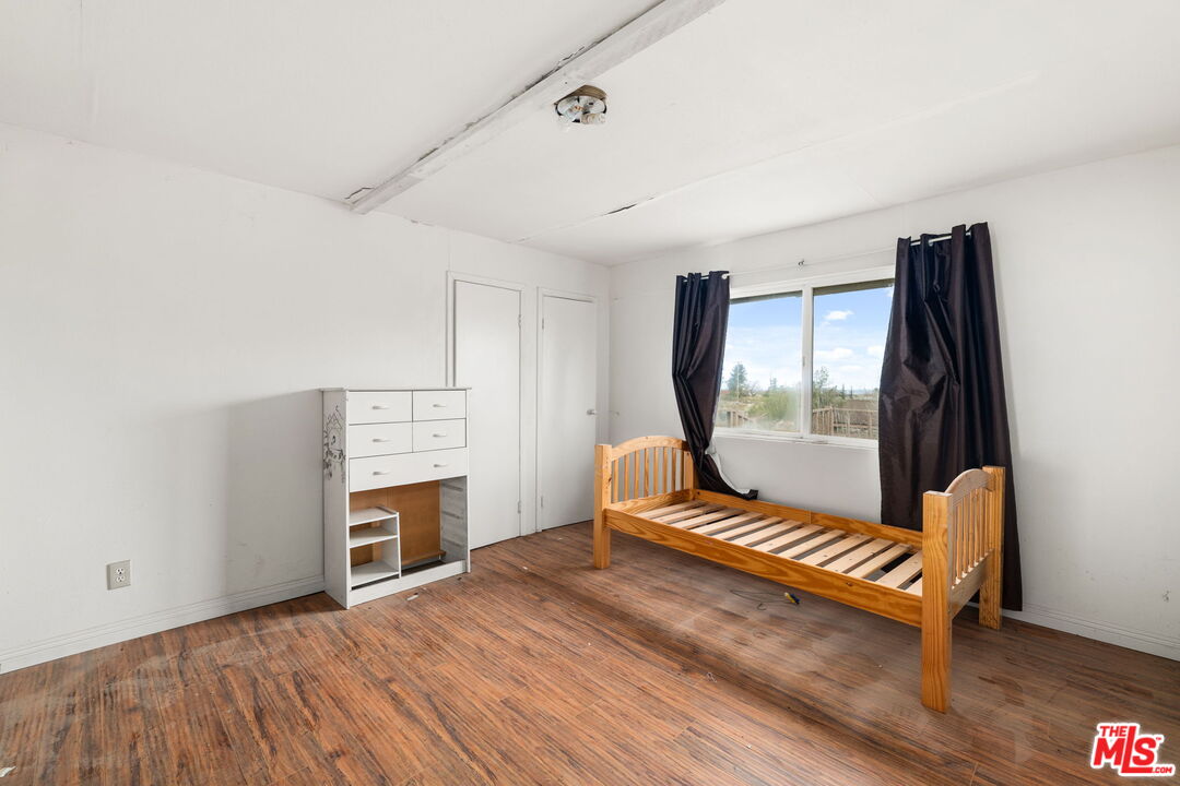 6906 Phelan Road Phelan, CA 92371 - Photo 14 of 42 a living room with furniture and a gate