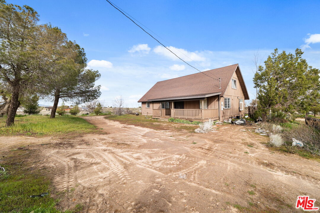 6906 Phelan Road Phelan, CA 92371 - Photo 4 of 42 a view of a house with a yard