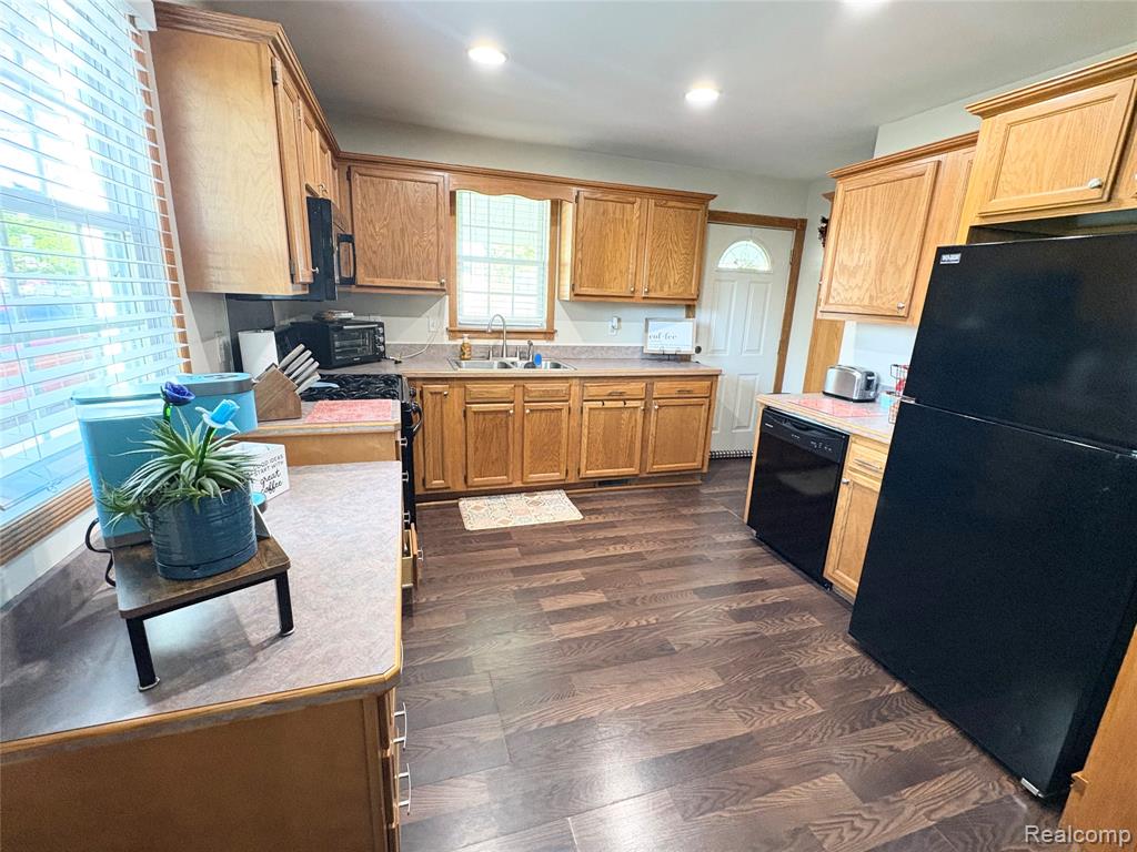 2230 Center Road Burton, MI 48509 - Photo 8 of 21 Gallery Image 8