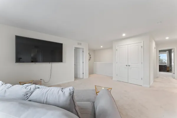 $695,000 | 1017 Kessler Drive, Mundelein, IL 60060
