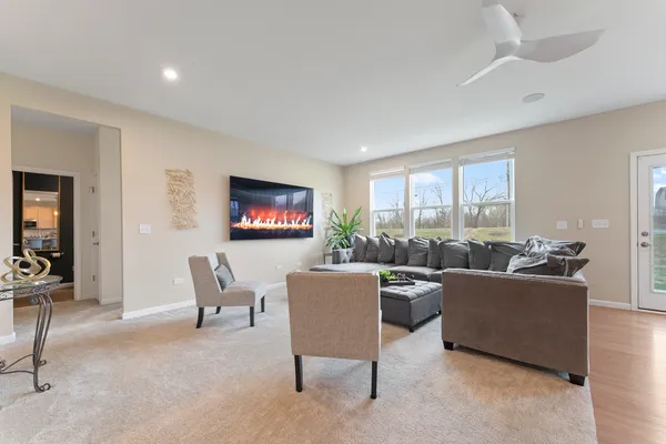 $695,000 | 1017 Kessler Drive, Mundelein, IL 60060