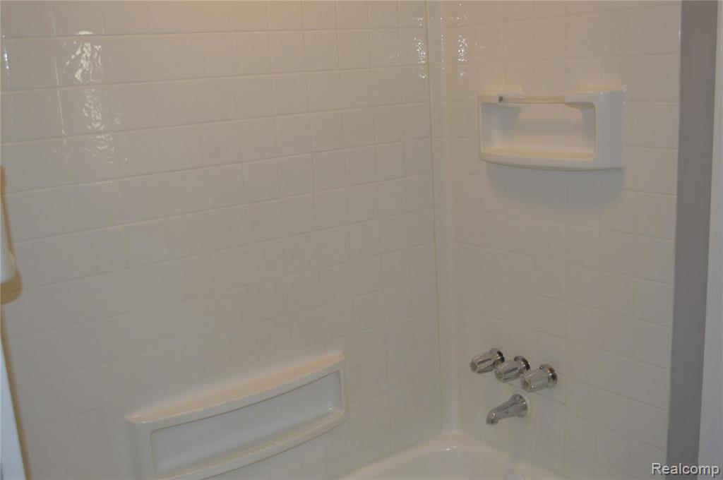 308 North Rochester Road, Unit 14 Clawson, MI 48017 - Photo 11 of 14
