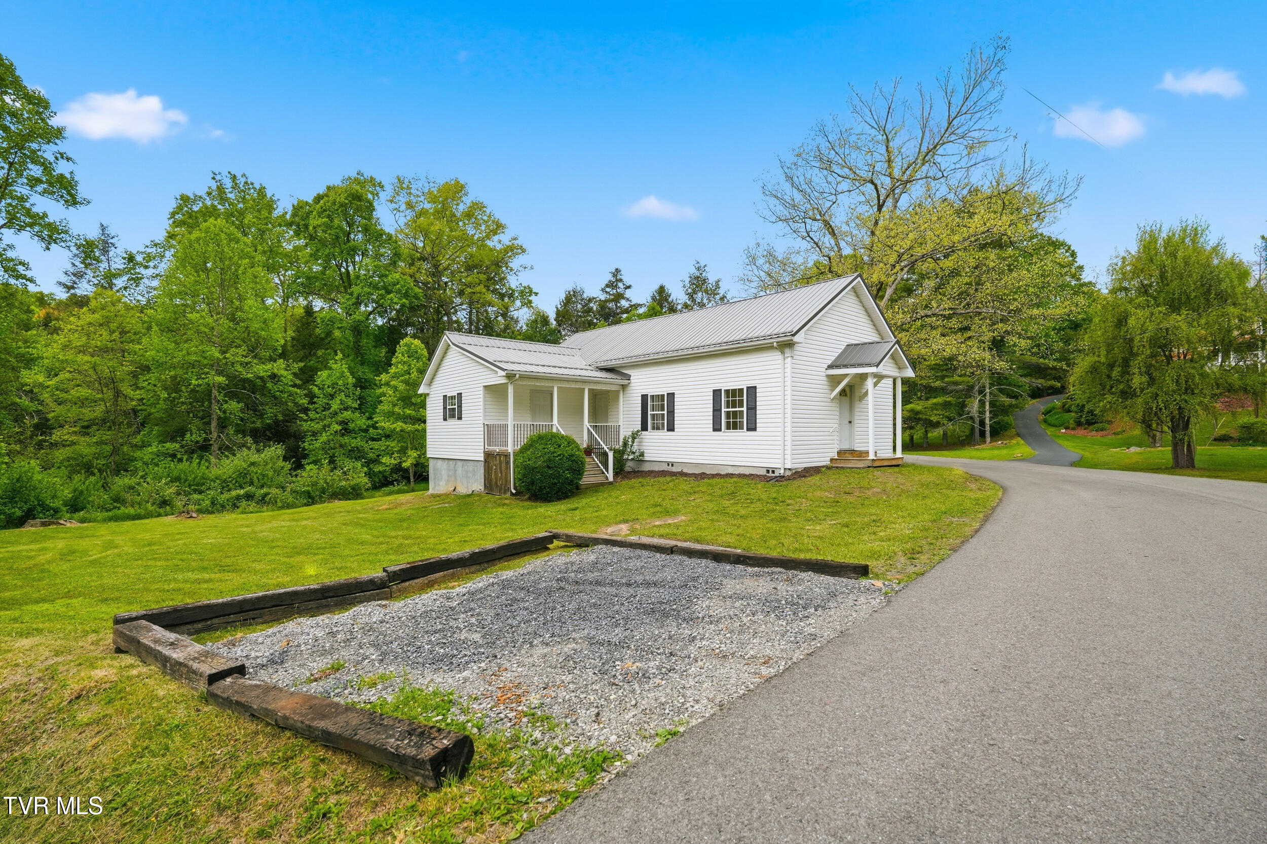 6203 Laurel Grove Road Norton, VA 24273 - Photo 1 of 26 1_6219 laurel grove rd-29