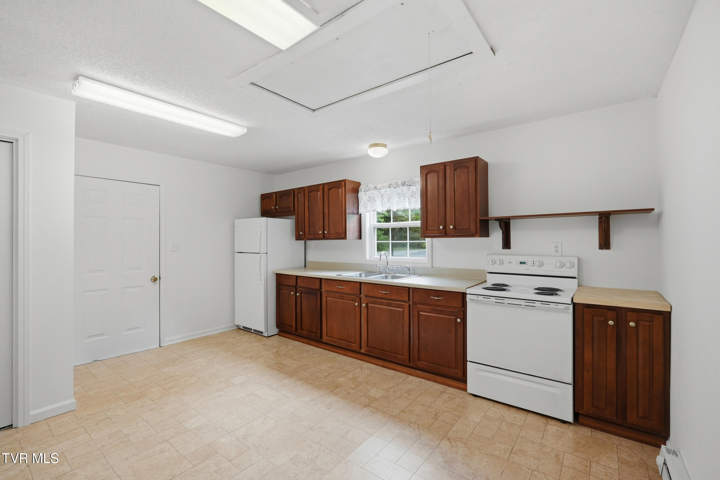 6203 Laurel Grove Road Norton, VA 24273 - Photo 11 of 26 13_6219 laurel grove rd-24