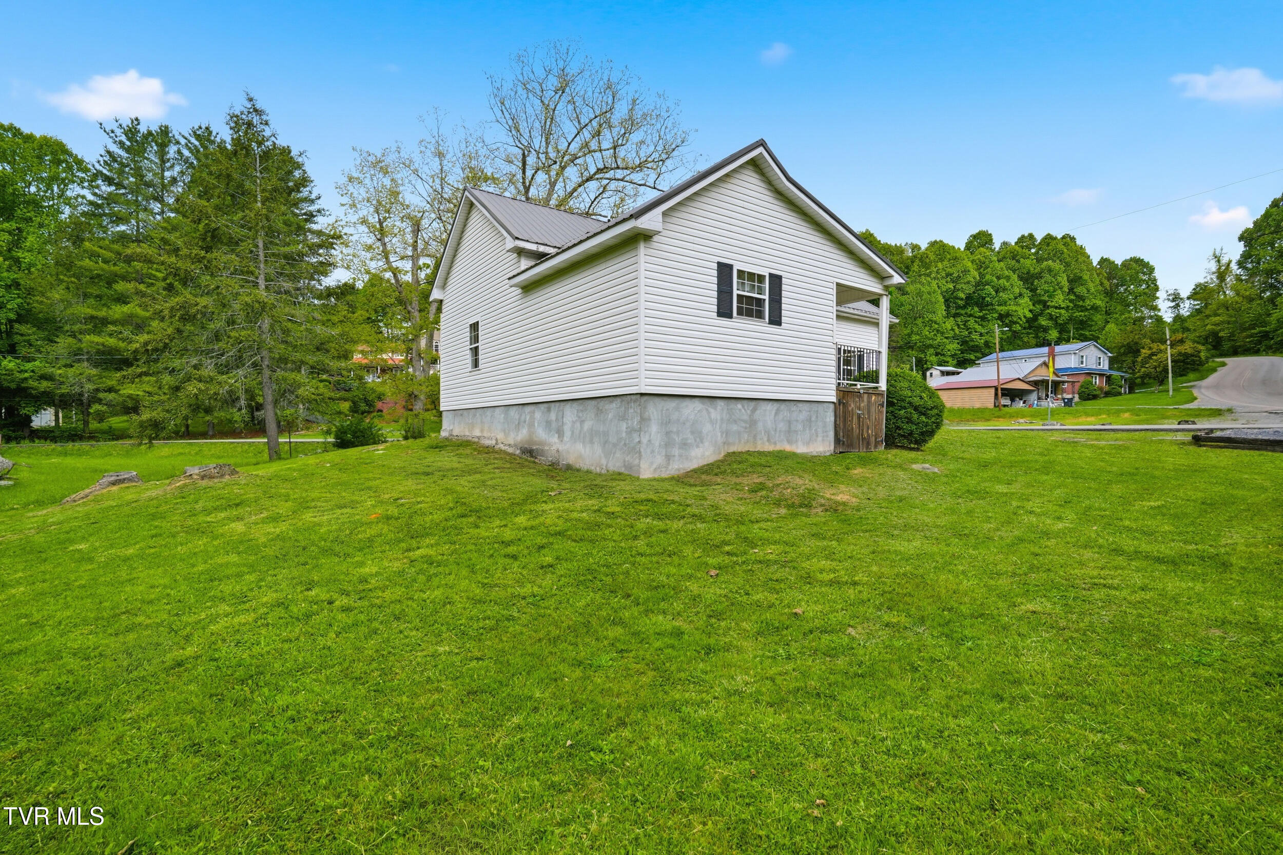 6203 Laurel Grove Road Norton, VA 24273 - Photo 19 of 26 22_6219 laurel grove rd-27