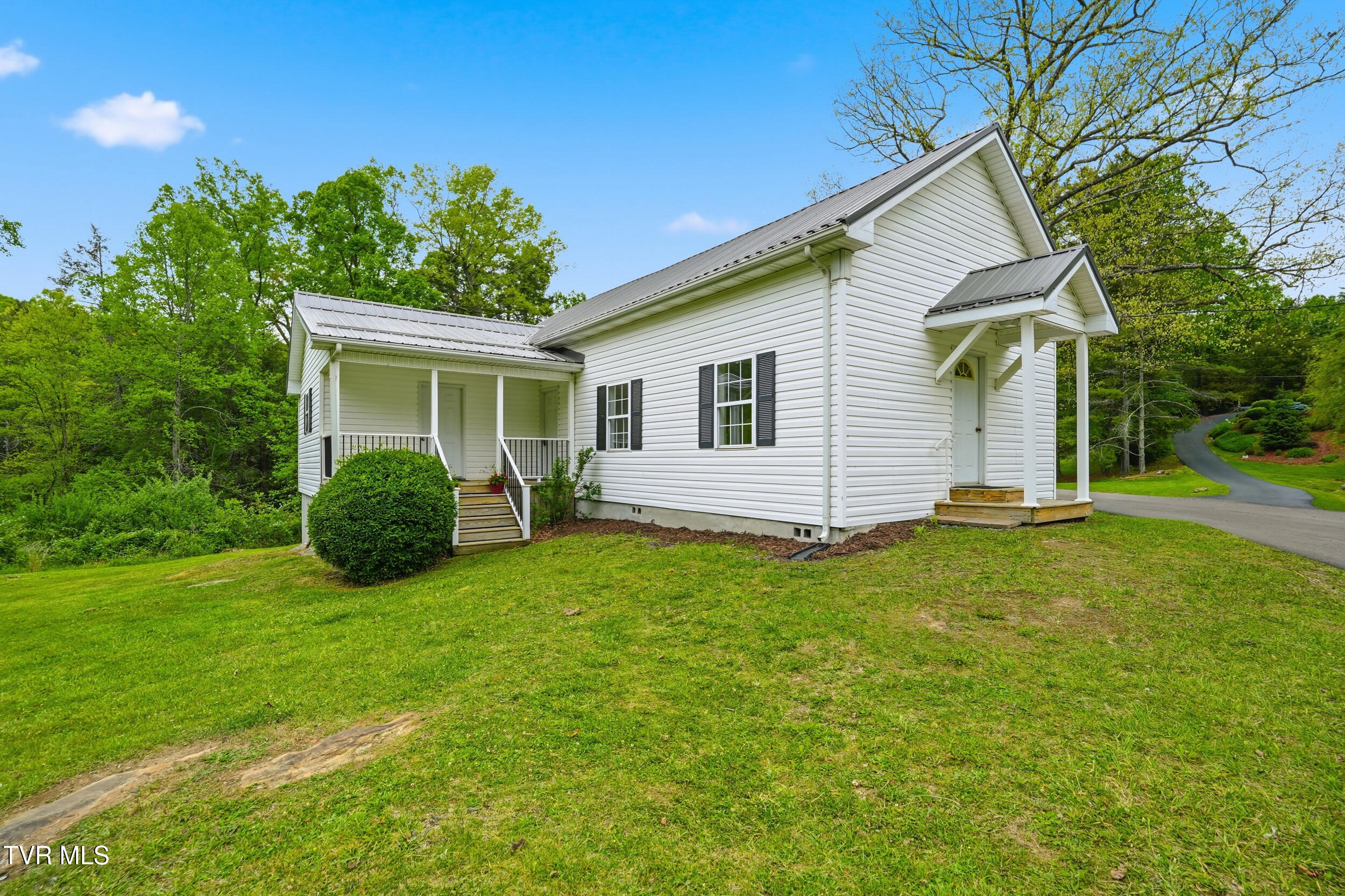 6203 Laurel Grove Road Norton, VA 24273 - Photo 2 of 26 4_6219 laurel grove rd-9